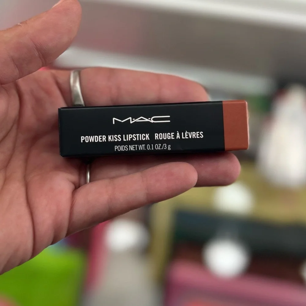 MAC Cosmetics: PowerKiss Lipstick (316-Devoted To Chili) - Picture 3 of 3